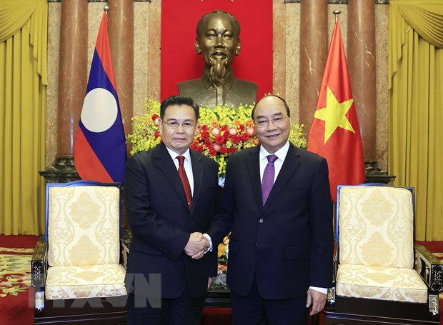​越南国家主席阮春福会见老挝国会主席赛宋蓬·丰威汉