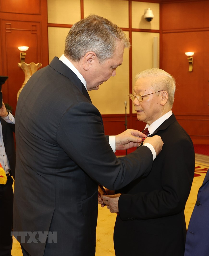 越共中央总书记阮富仲荣获俄罗斯联邦共产党中央委员会的列宁奖