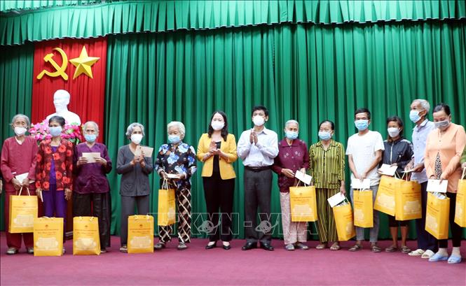 国家副主席武氏映春赴朔庄省进行春节前慰问活动