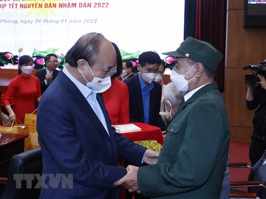 国家主席阮春福春节前走访慰问海防市特困优抚家庭