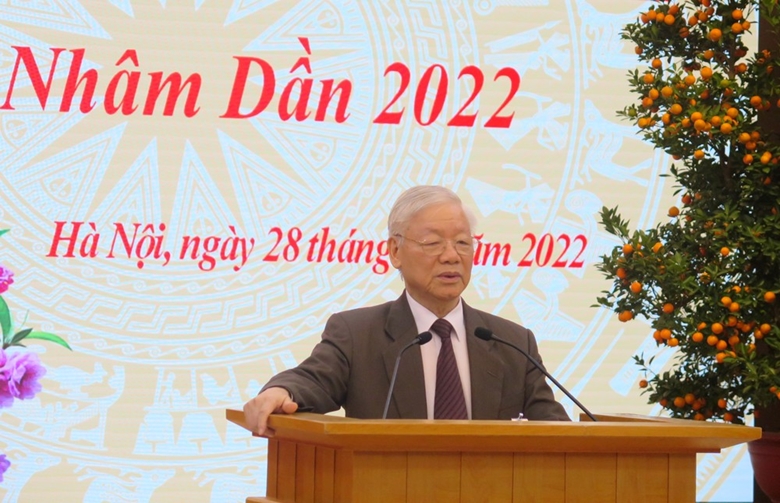 越共中央总书记阮富仲向越共中央办公厅干部职工拜年