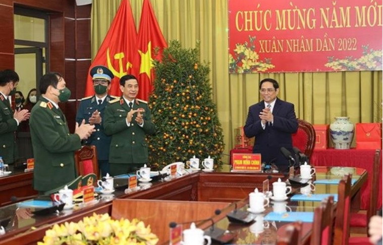 越南政府总理范明正向人民公安力量拜年