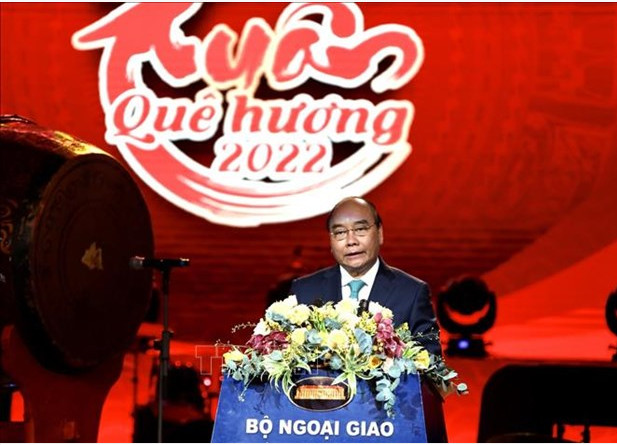 越南国家主席阮春福出席“2022年家乡之春”文艺交流晚会