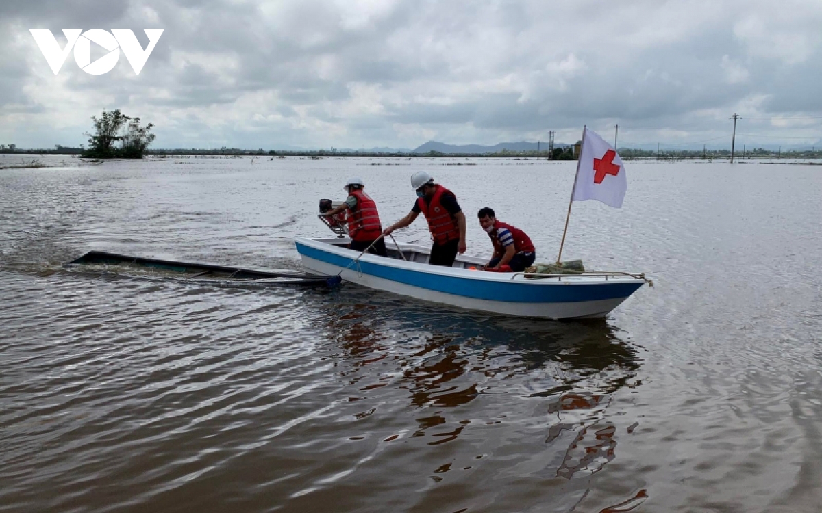 越南受新冠肺炎严重影响者紧急救援项目在中部10个省市开展