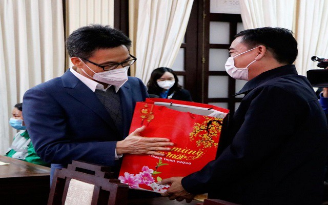 越南党、国家领导人探望并向各地村民赠送年礼