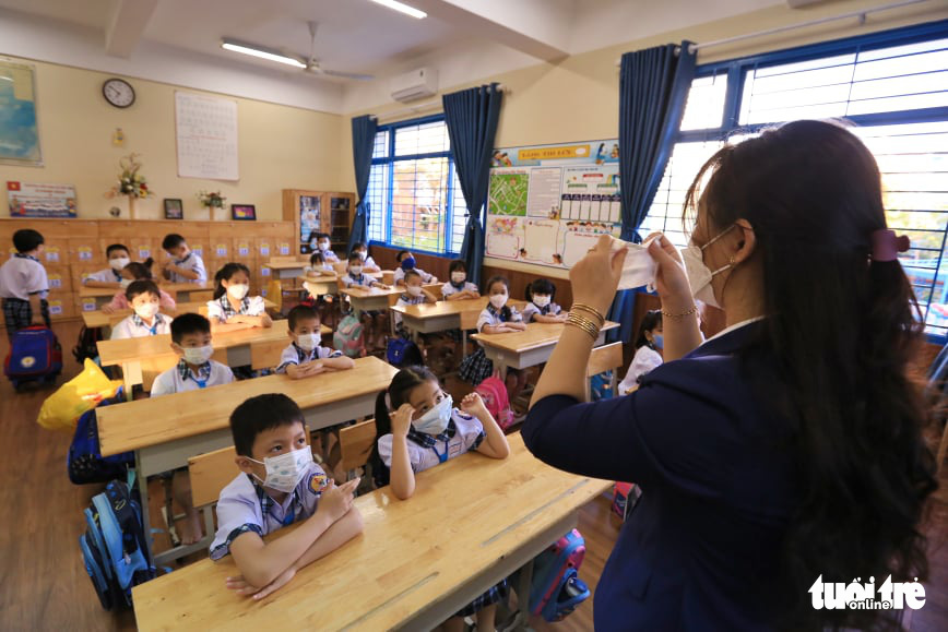 胡志明市100多万名幼儿园和小学学生今日正式返校上课（组图）