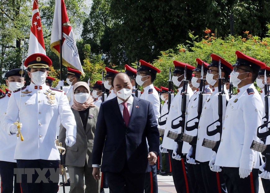 国家主席阮春福访问新加坡的欢迎仪式隆重举行（组图）