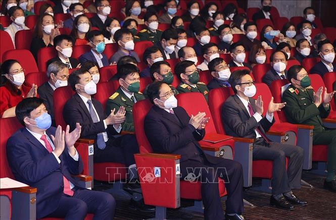范明正总理：“白衣战士”始终是无私牺牲、医德、勇气和仁爱的象征