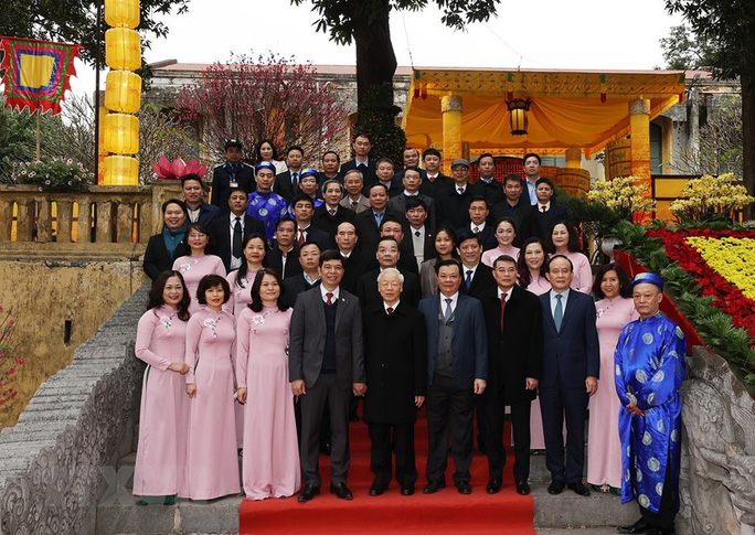 阮富仲总书记在升龙皇城举行上香仪式 缅怀为国家做出贡献的各位先帝和贤才