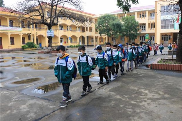 越南全国共53省市幼儿和小学生开始返校上学