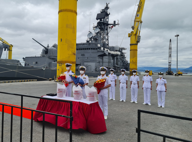 日本海上自卫队远程训练舰编队访问越南岘港