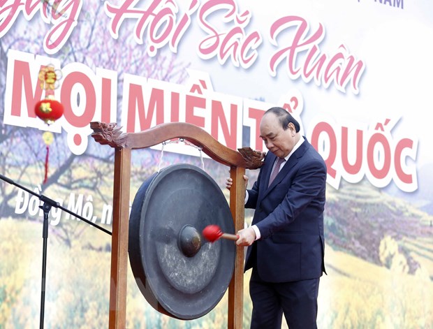 越南国家主席阮春福出席“祖国各地春色”文化活动