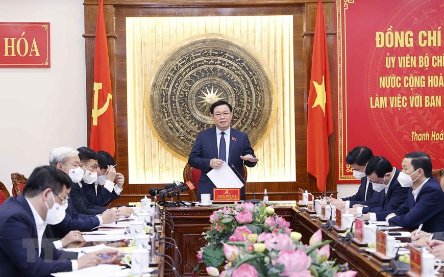 越南国会主席王廷惠在清化省调研