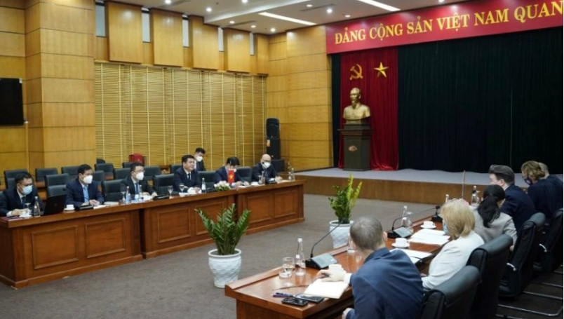 越南工贸部长阮鸿延会见美国驻越南大使纳珀