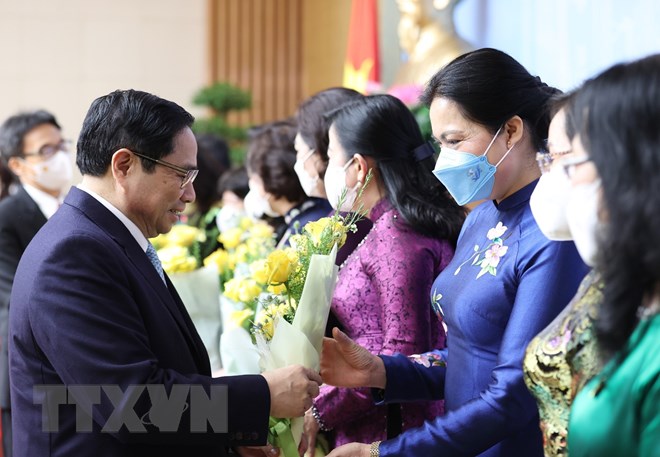 范明正总理：妇女在社会生活各方面发挥越来越重要的作用