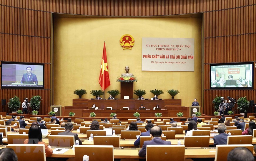 第十五届国会常委会第九次会议开展质询和答复质询活动