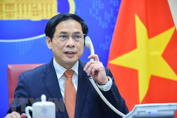 越南外交部长裴青山与加拿大外交部长梅兰妮·乔利通电话