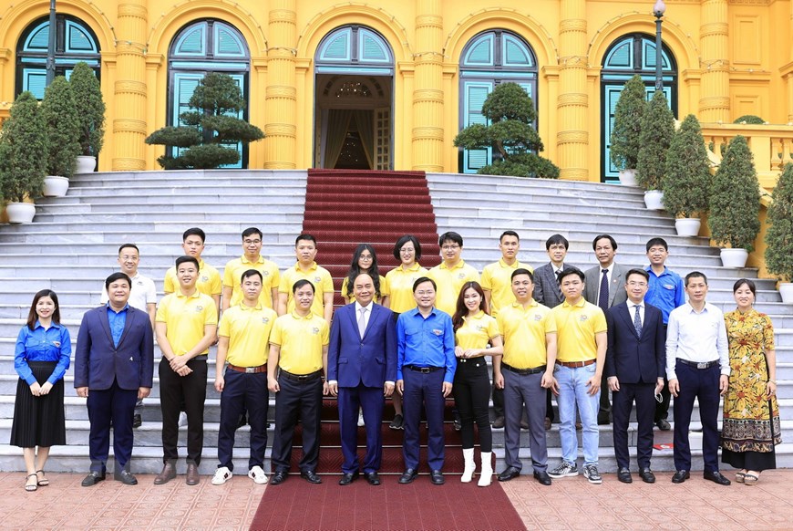 国家主席阮春福会见2021年越南模范青年代表