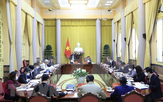 阮春福主席与法治国家提案编辑组举行工作座谈会