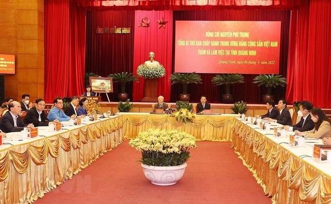 阮富仲总书记与广宁省主要领导班子举行工作会议
