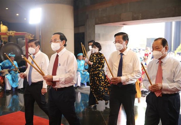 2022年雄王节：胡志明市领导向各位雄王进香