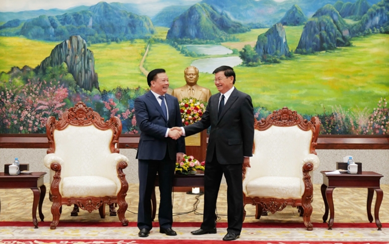 河内与万象加强合作深化越老特殊团结关系