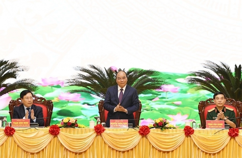 国家主席阮春福主持新形势下保卫祖国战略的决议实施10周年总结会议