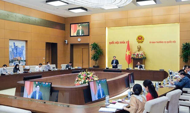 继续革新和提高国会监督活动的质量与效率