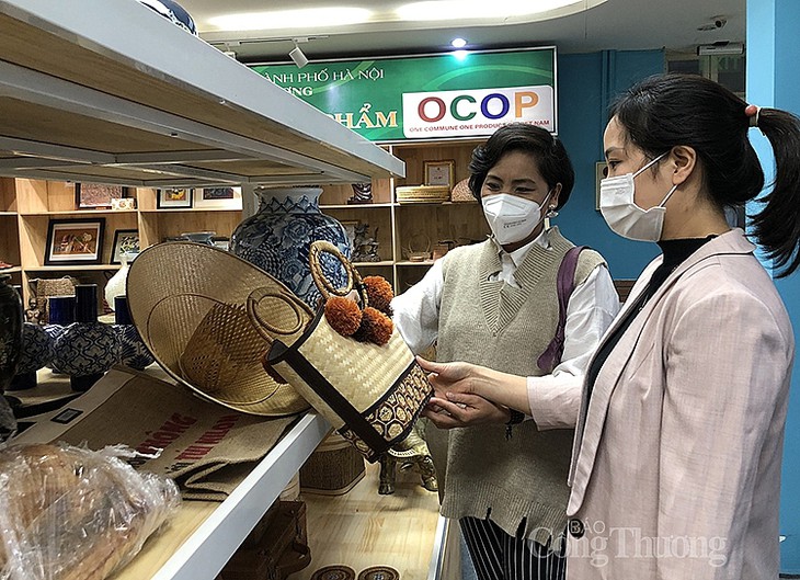 2022年首都纪念品展销会推介越南手工艺品