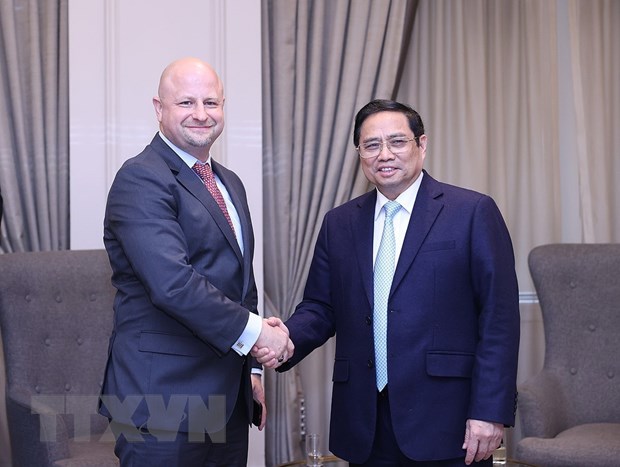 越南政府总理范明正会见美国投资基金会和经济集团领导