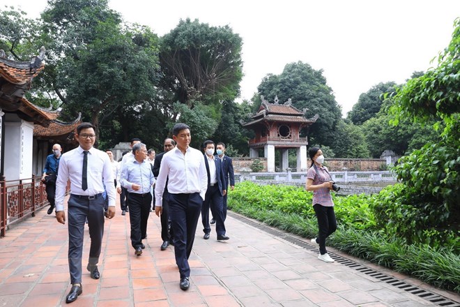 新加坡国会议长陈川仁圆满结束对越南进行的正式访问