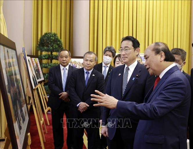 阮春福主席会见日本首相岸田文雄