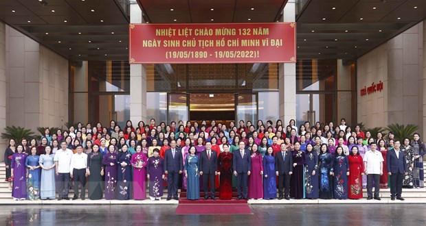 国会主席王廷惠会见第十五届国会女性代表