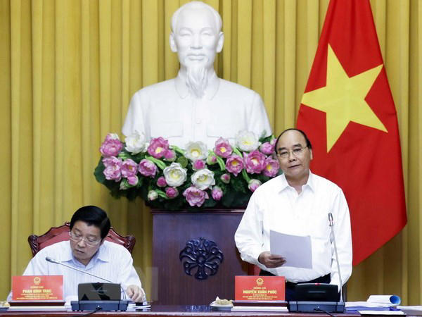 阮春福主席与建设法治国家提案指委会举行工作会议