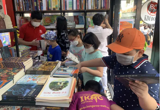 四天假期胡志明市图书街营业总额达6亿越盾