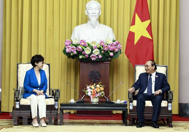 越南国家主席阮春福会见旅居越南韩国人协会会长张恩淑