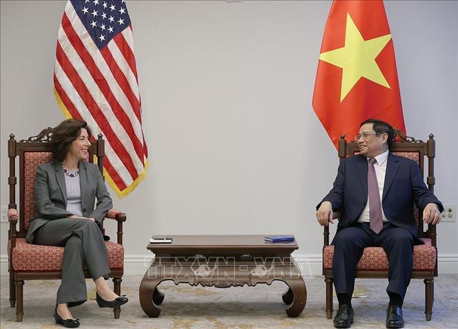 越南政府总理范明正会见美国商务部长吉娜•雷蒙多