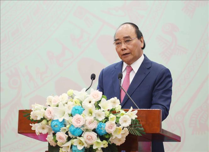 阮春福主席向在第31届东运会上取得优异成绩的运动员授予劳动勋章