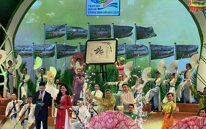 第18届“九条河流歌声交汇”艺术节举行