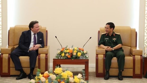 国防部长潘文江会见美国驻越南大使马克·埃文斯·纳珀
