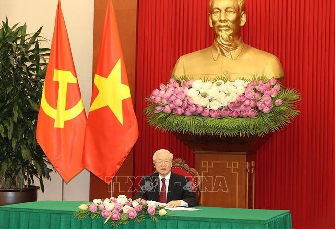 越共中央总书记阮富仲与莫桑比克总统菲利佩•纽西举行会谈