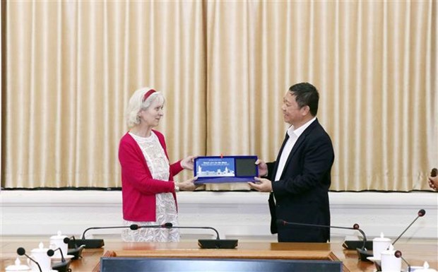 胡志明市领导会见国际劳工组织驻越代表处首席代表