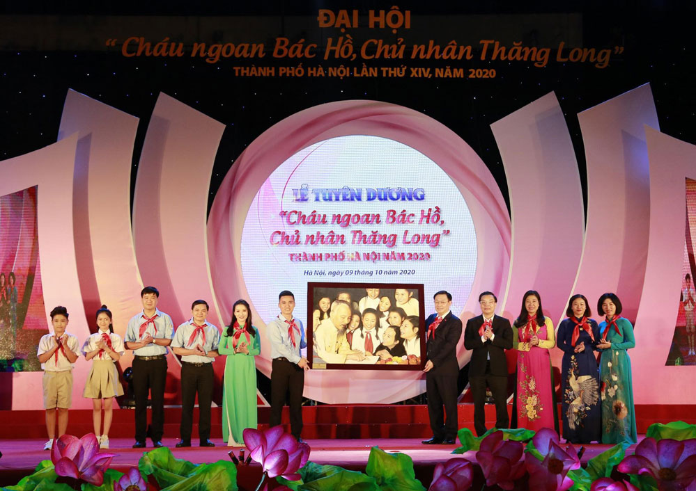Thực sự là “đầu tàu gương mẫu” để các bạn học tập, noi theo
