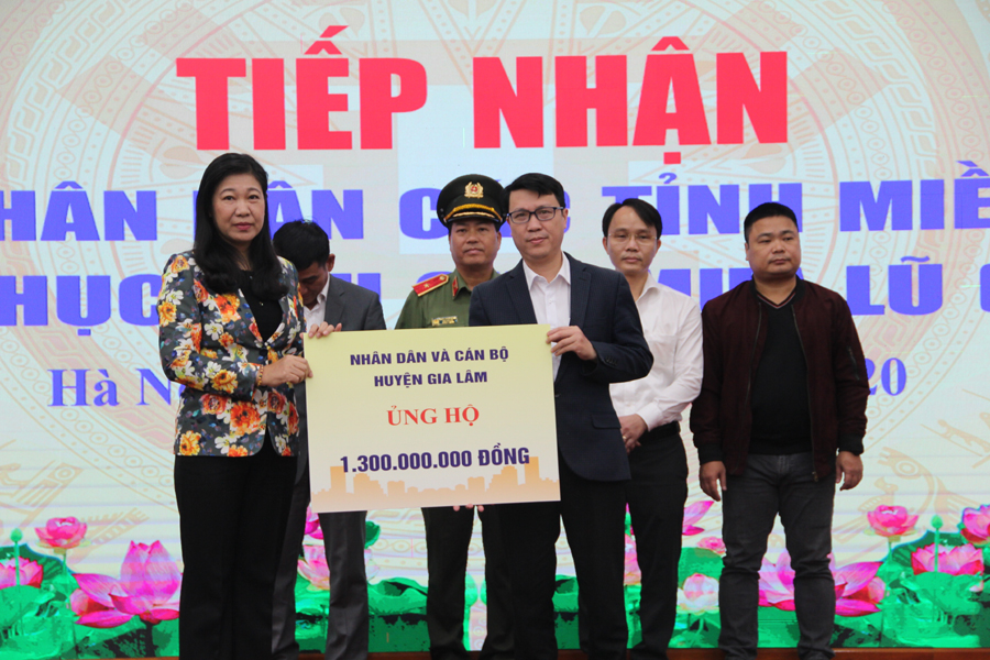 Tiếp nhận hơn 22 tỷ đồng ủng hộ đồng bào miền Trung khắc phục hậu quả mưa lũ