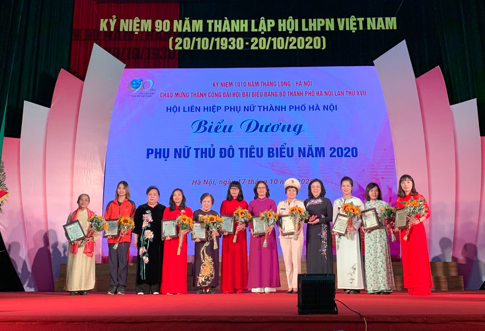 Biểu dương cán bộ hội và phụ nữ Thủ đô tiêu biểu