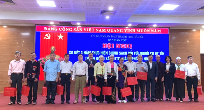 Tạo điều kiện để người có uy tín phát huy vai trò trong cộng đồng