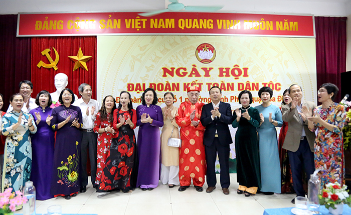 Các đồng chí lãnh đạo Thành phố Hà Nội vui ngày hội Đại đoàn kết toàn dân tộc tại các khu dân cư