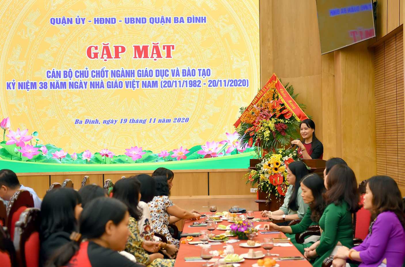 Quận Ba Đình gặp mặt cán bộ chủ chốt ngành Giáo dục nhân ngày 20 11