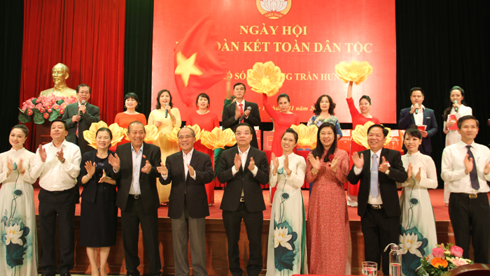 Phó Thủ tướng Thường trực Chính phủ Trương Hòa Bình dự Ngày hội Đại đoàn kết tại phường Trần Hưng Đạo
