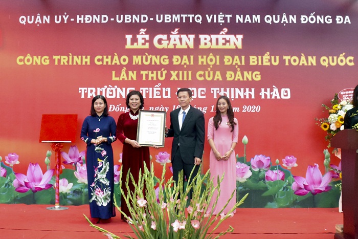 Gắn biển công trình Trường Tiểu học Thịnh Hào chào mừng Đại hội đại biểu toàn quốc lần thứ XIII của Đảng